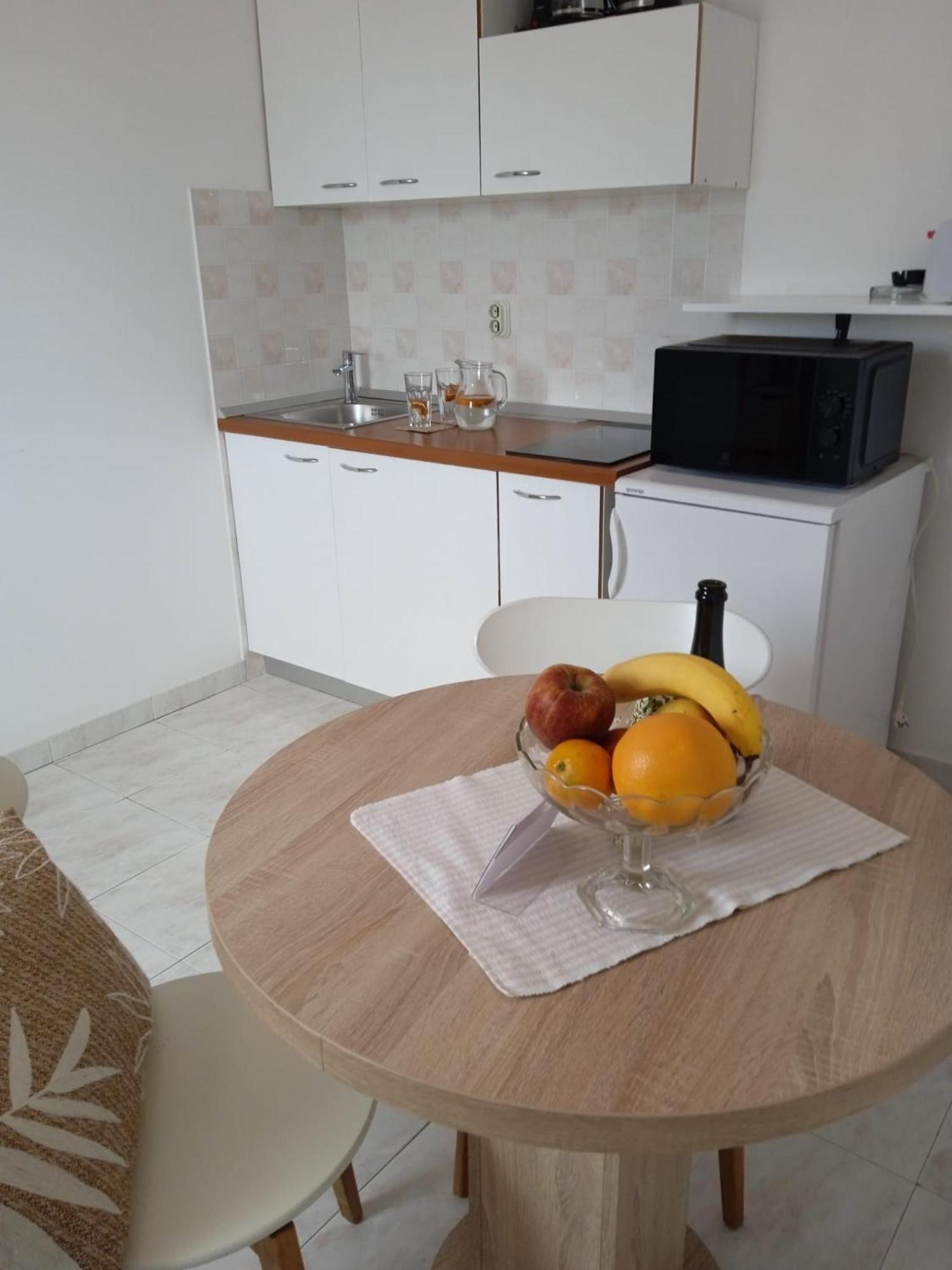 Apartmani Nila Sveta Nedelja  Eksteriør bilde